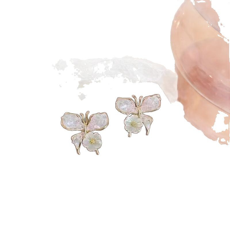 The super fairy-like gradient exquisite butterfly flower stud earrings exude a high-end, light luxury and elegant charm. The crystal earrings are versatile earrings Item Picture