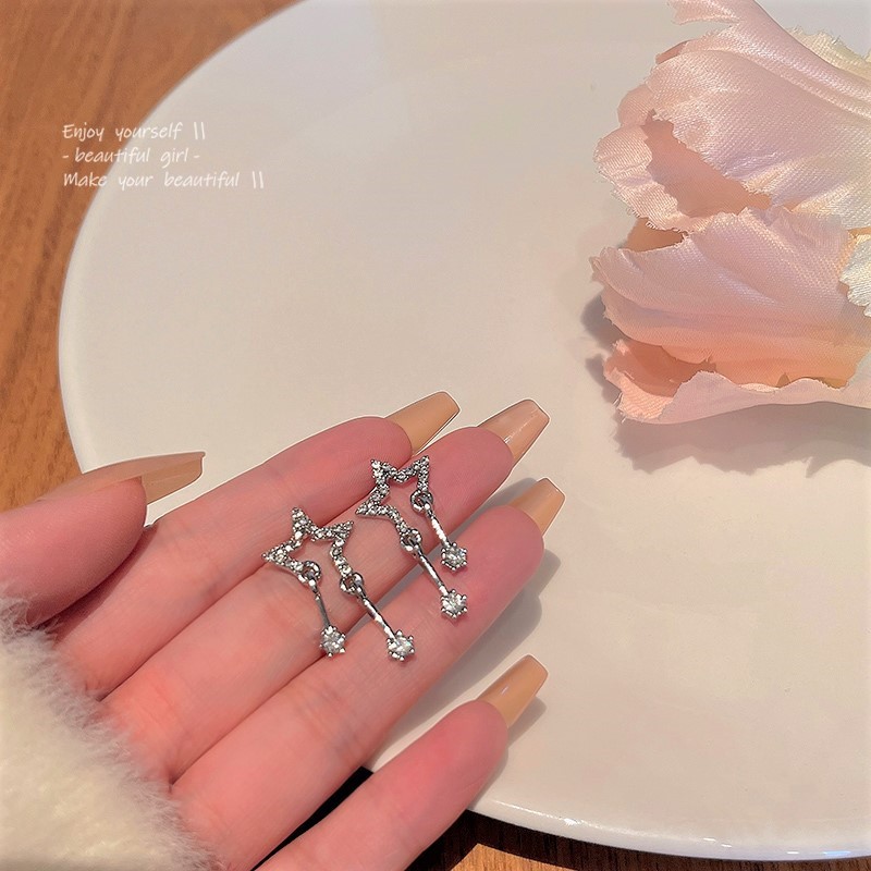 S925 Silver Needle Korean new Super Flash Zircon Star Earrings, women's light luxury and high-end style, versatile stud earrings full figure