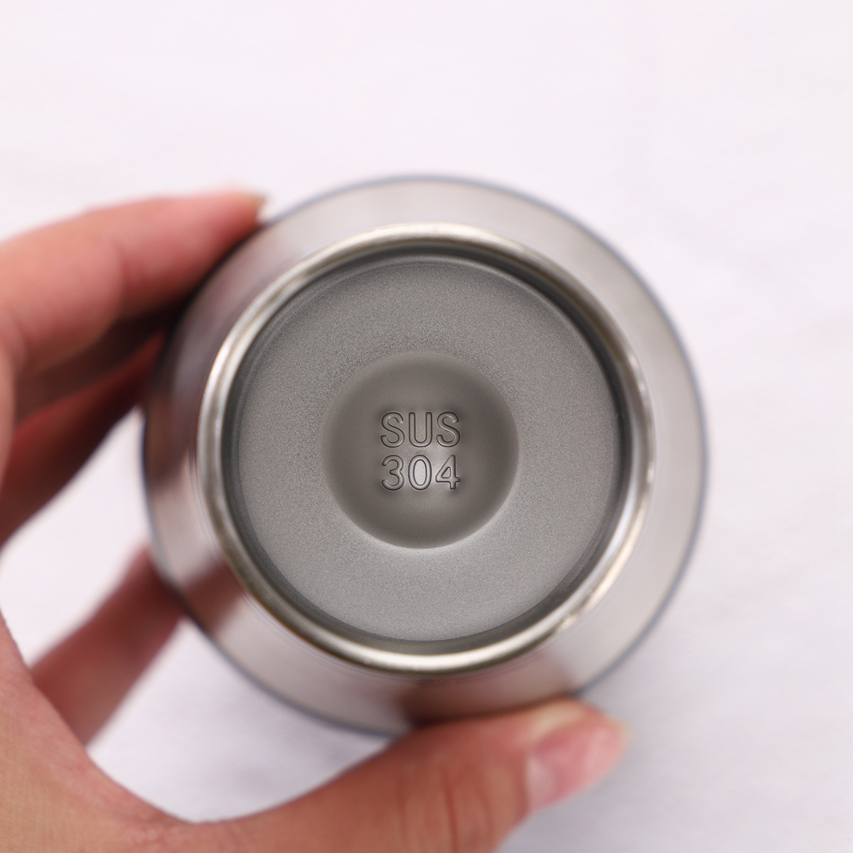 Cross-border bamboo cap cola bottle, 304 stainless steel double-layer vacuum insulated cup, American-style small-mouthed portable sports water bottle Application Scenario