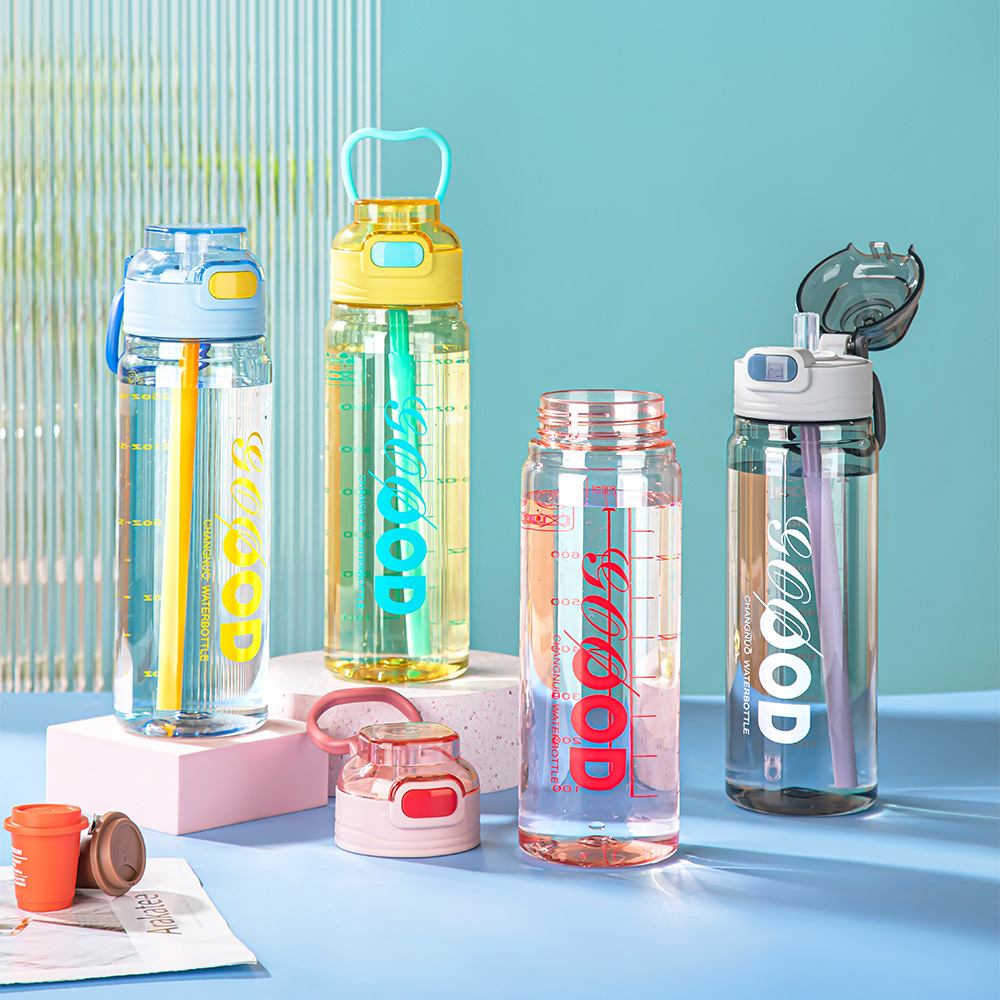 Large-capacity outdoor hand-held plastic cup with scale, student portable plastic sports water cup, flip lid straw water cup full figure