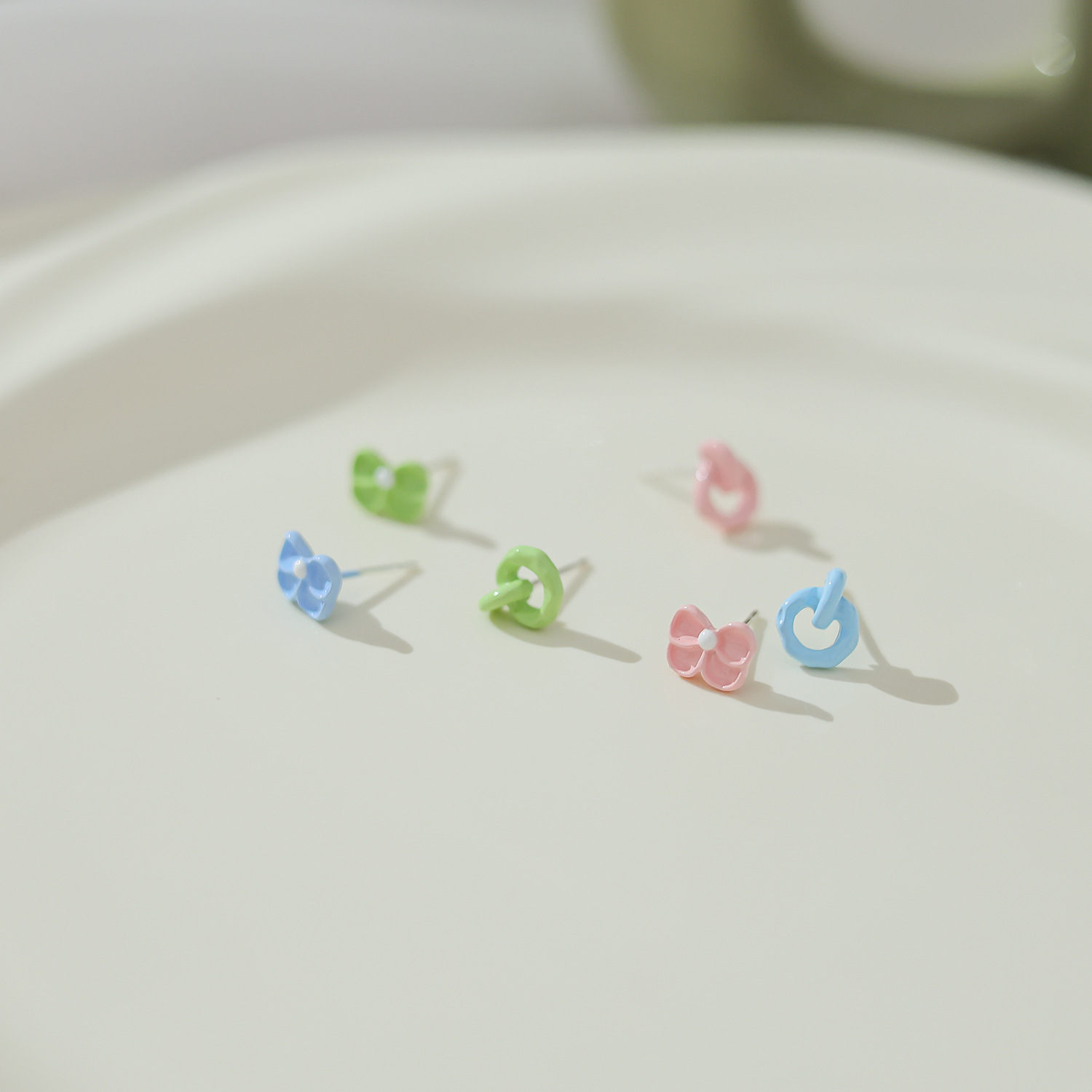 Summer colorful C-shaped ear ring set, ins Sweet dopamine ear studs, 2024 new daily versatile and niche earrings Application Scenario