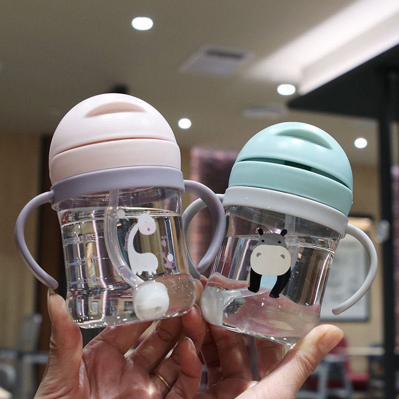 Children's drinking cup, straw cup for young children, milk and water drinking cup, 1 year old with handle, 250ML Application Scenario