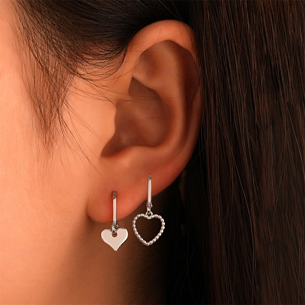 Korean minimalist alloy asymmetrical heart-shaped earrings, Instagram-chic, creative and small heart-shaped stud earrings full figure