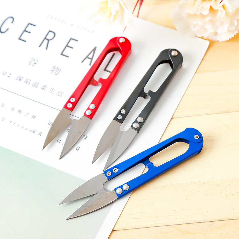 Specialized colored small scissors for cross-stitch tools, yarn cutters, thread end cutters, U-shaped trimming scissors, wholesale from street stalls full figure