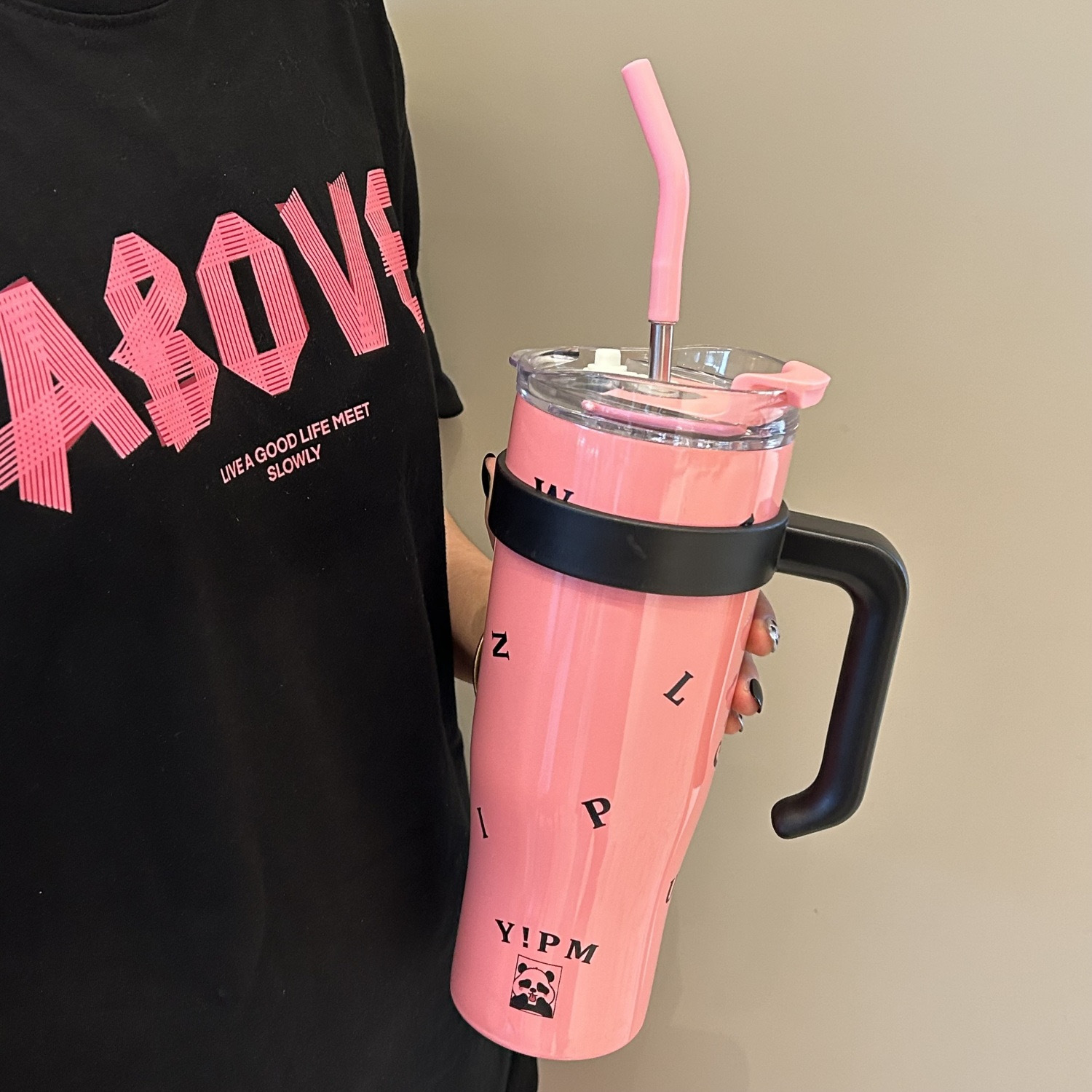 Douyin's same style three-dimensional relief stainless steel insulated cup, ins niche light luxury large-capacity straw insulated cup in stock Application Scenario