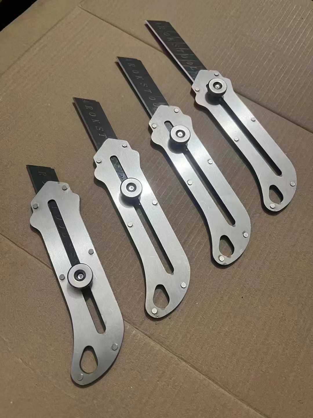 Factory wholesale of heavy-duty new rubber-coated stainless steel utility knives, various styles of stainless steel utility knives and stainless iron knives undefined