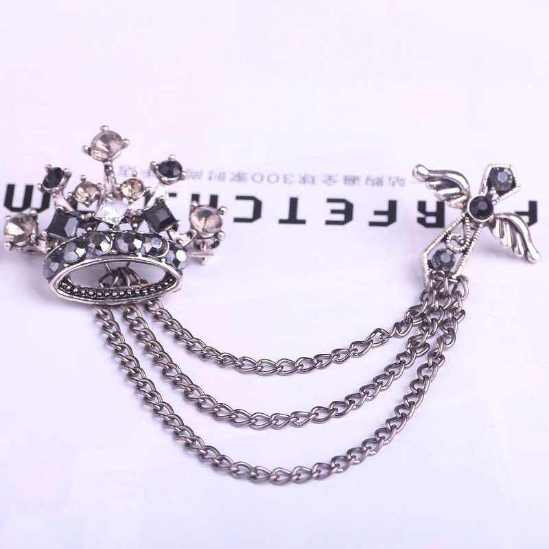 Z16 Yiwu factory direct sales: European and American men's brooches, British crown cross badges, tassels and accessories details Picture