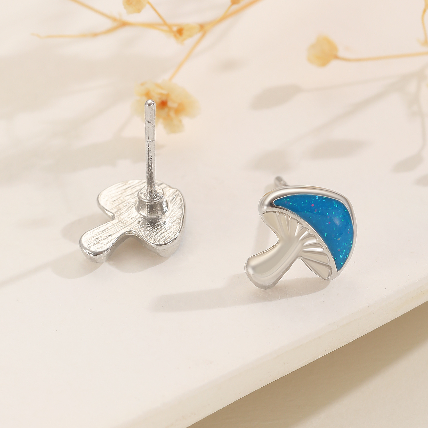 European and American cross-border small mushroom stud earrings, simple and sweet, three-dimensional mushroom earrings, women's forest-style beautiful earrings Specification drawing