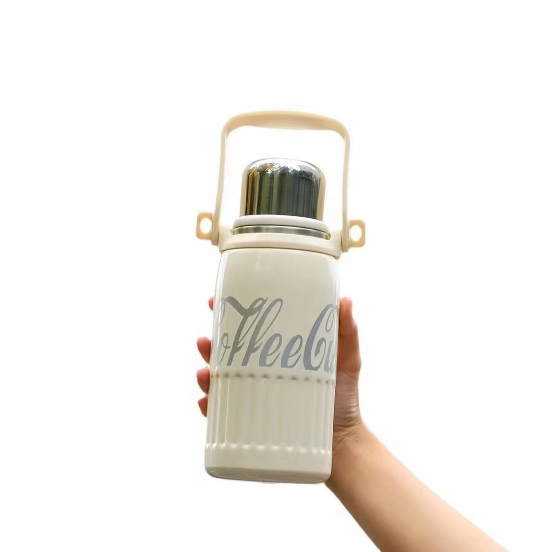 2024 New high-appearation-level Coca-Cola same style insulated cup, large-capacity portable sports water bottle, couple insulated cup Item Picture