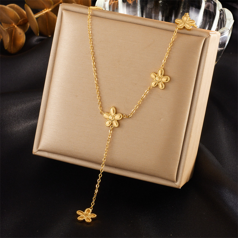 Korean-style fashionable, simple and versatile gold-plated stainless steel flower accessory chain tassel accessory necklace full figure