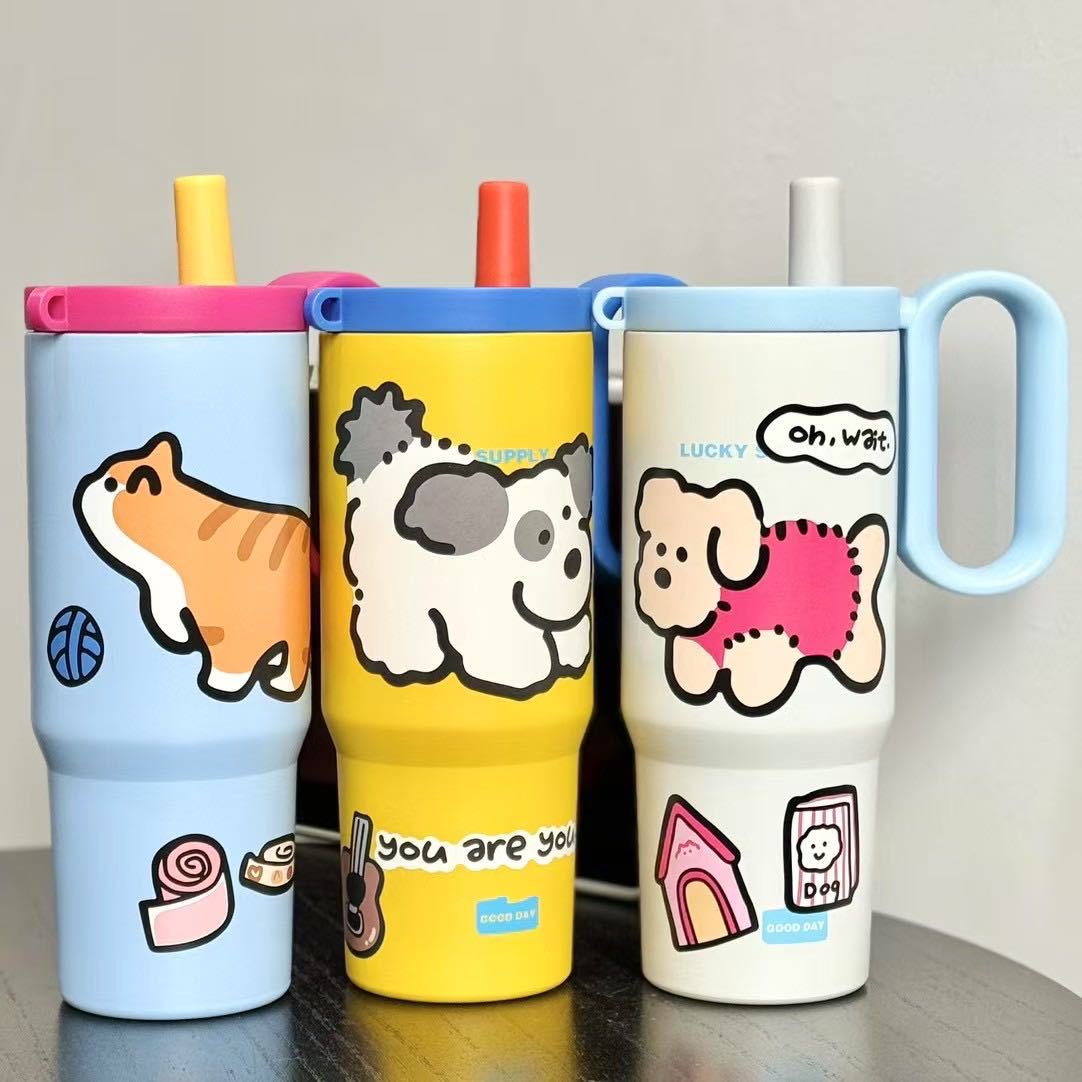 This is a portable 316 stainless steel drinking straw cup with a handle for students. It has a large capacity and a high level of appearance. It can be used for car trips Application Scenario