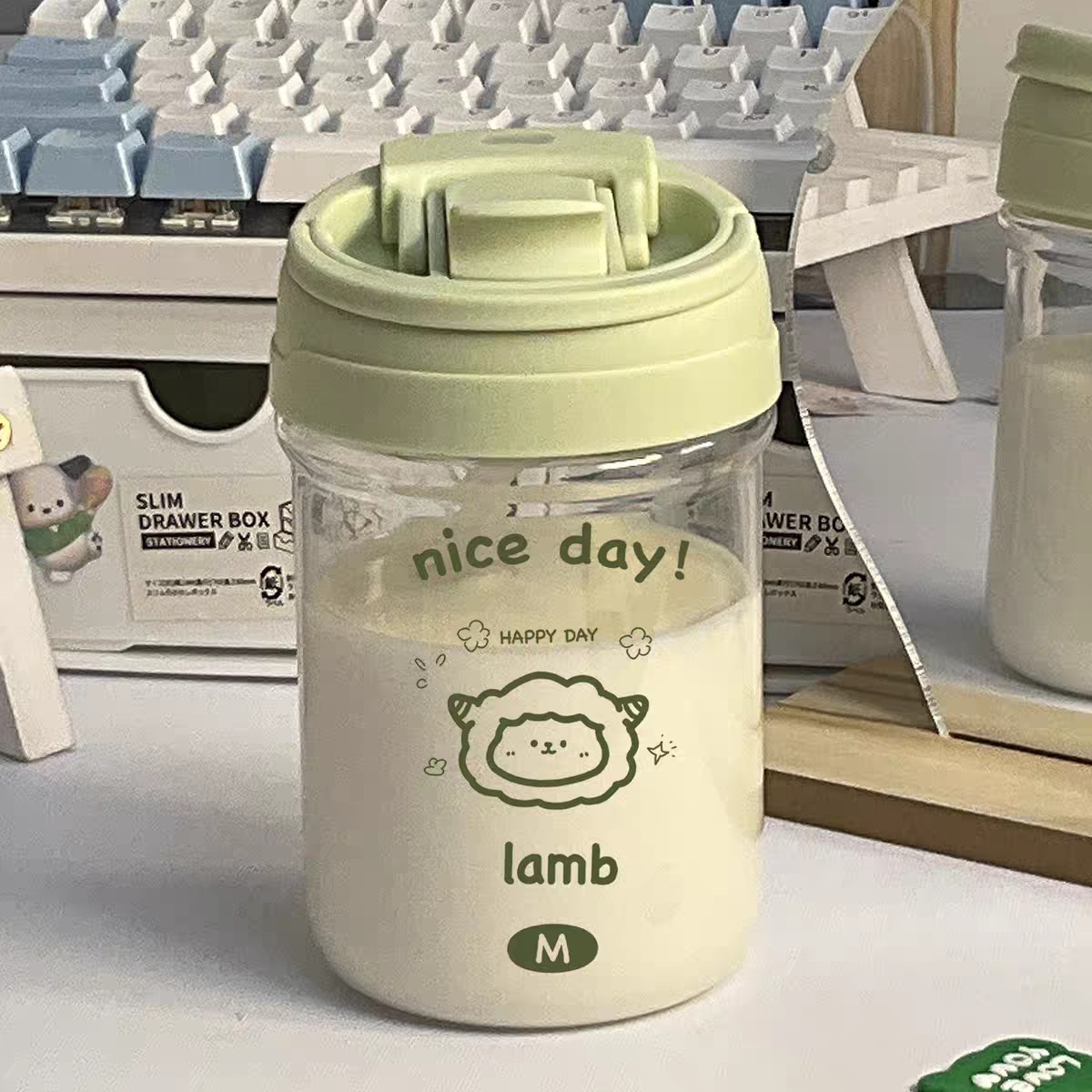Cute cups for boys and girls, high appearance level, portable plastic straws for students and children, kt Cat 2024 new style summer Application Scenario
