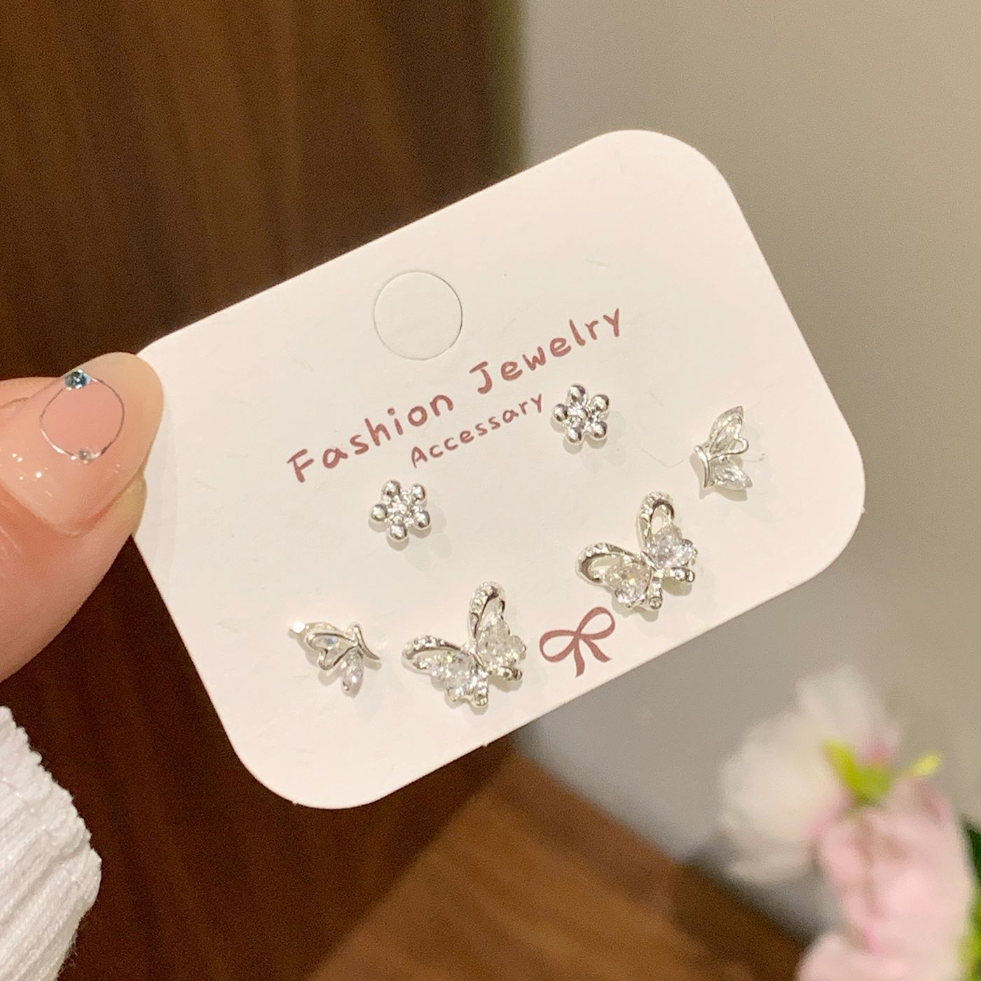 Fresh and sweet silver butterfly stud earrings set for women, small, simple and elegant, versatile for daily use, student earrings full figure