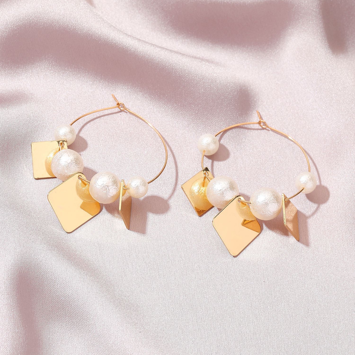 European and American ins simple geometric pearl earrings, French light luxury creative smooth square ear hooks, and trendy exaggerated ear buckles Specification drawing