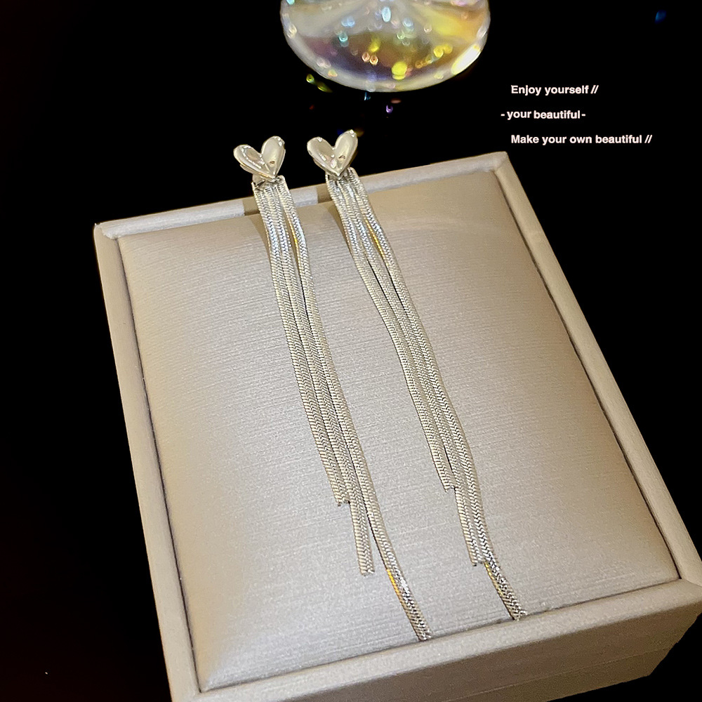 S925 Silver Needle French Long heart-shaped tassel earrings, a summer high-end style, a pair of sweet and exquisite earrings for women full figure