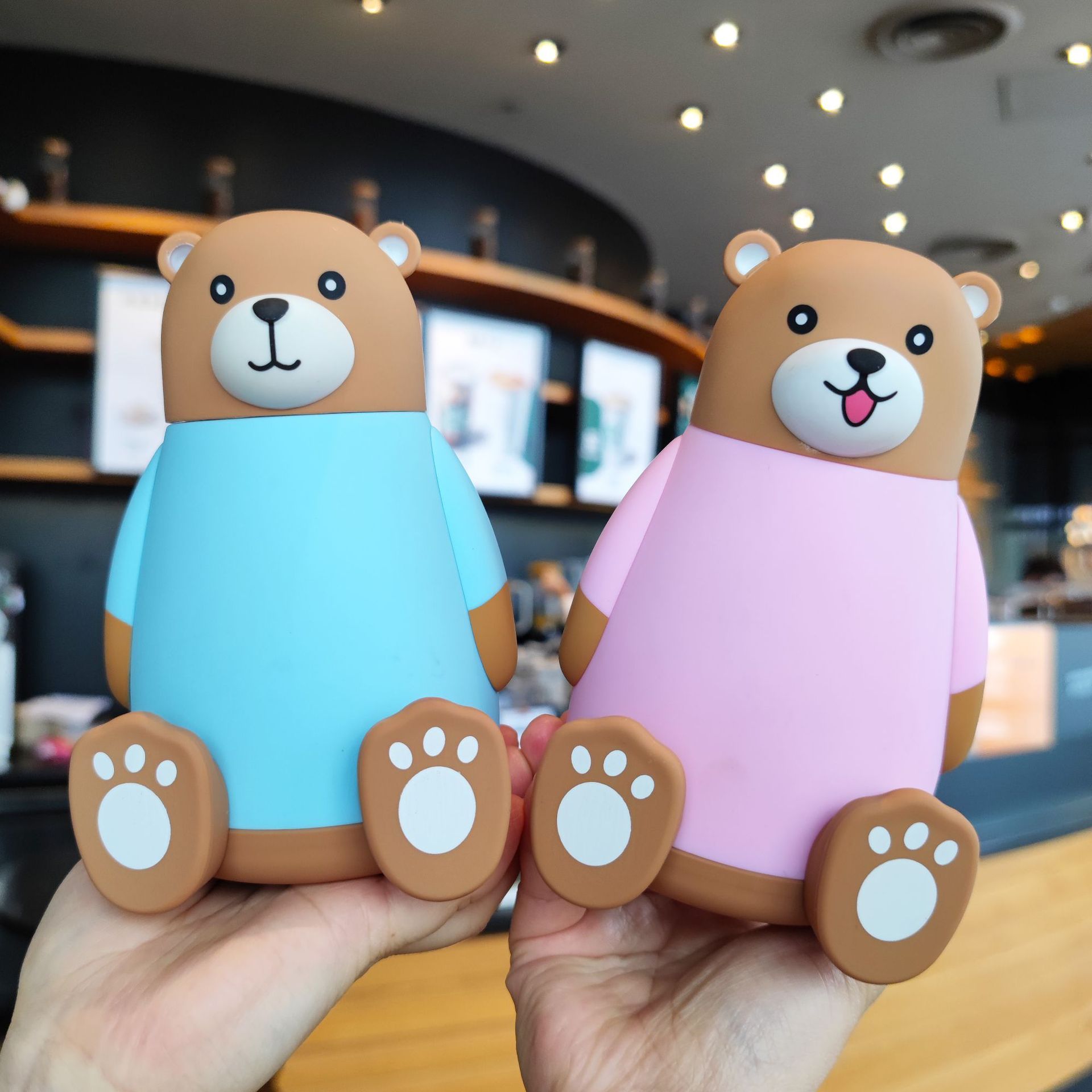 Factory direct sales of creative cartoon cute bear double-layer heat-insulating glass water cups, customized European and American standard gift cups full figure
