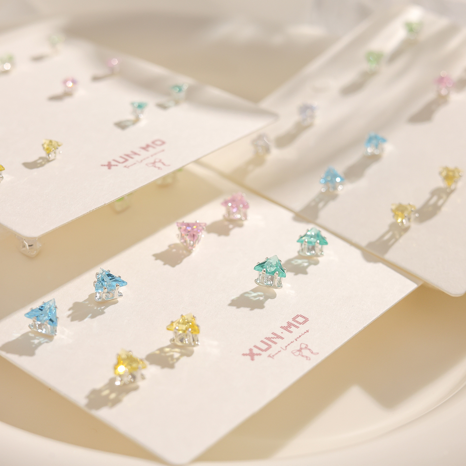 Triangular zircon stud earrings for women, simple and exquisite rhinestone stud earrings, small student personality earrings, trendy Application Scenario