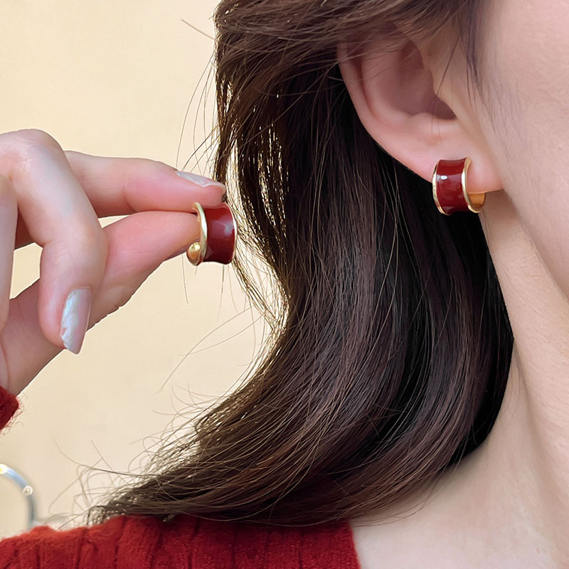 New Year red retro earrings for women, 2025 new style bestsellers, exquisite stud earrings, elegant and light luxury, festive earrings for the Spring Festival Application Scenario