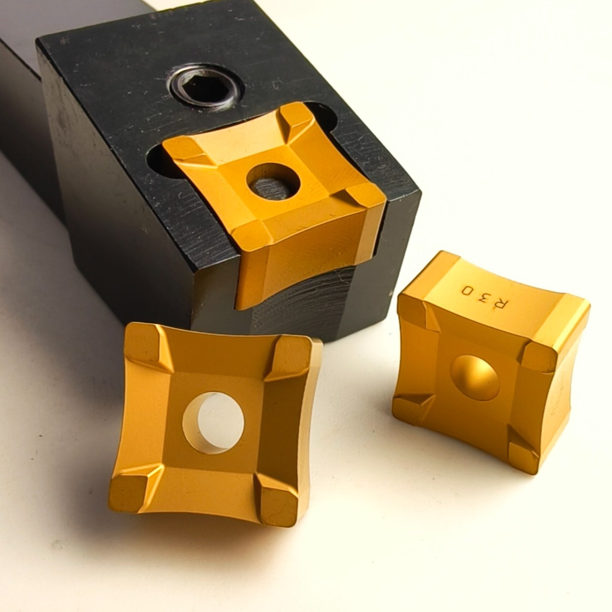 Chamfering machine inserts, R corner, C corner, round corner, arc blade, chamfering machine, portable desktop CNC chamfering tool holder, turning tool Application Scenario