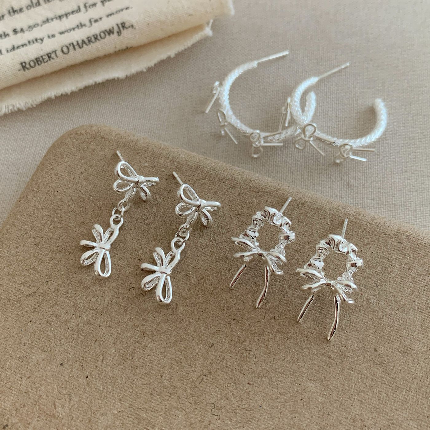 New minimalist silver exquisite bow pendant stud earrings, women's silver needle, niche design, high-end feel, daily earrings full figure