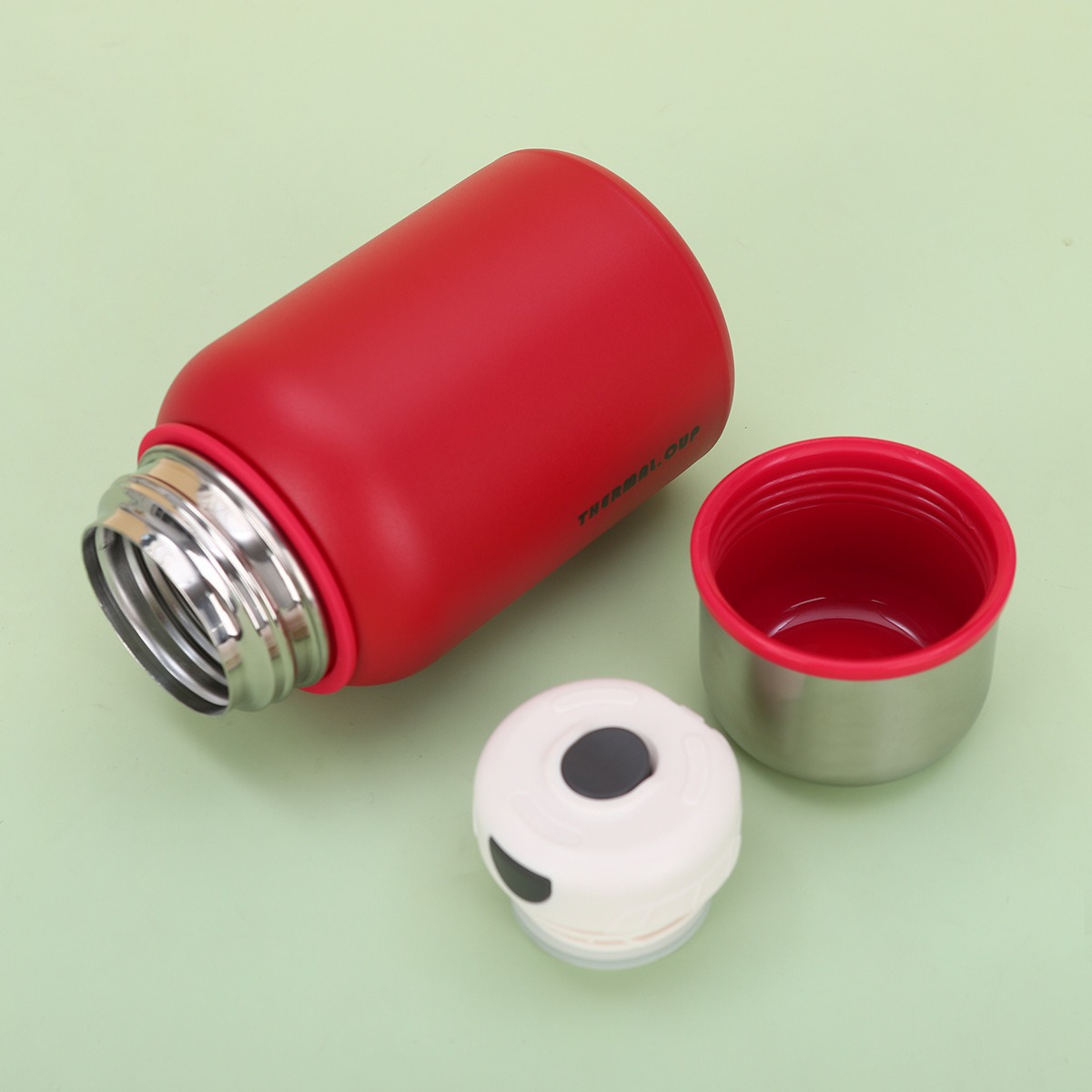 The new 316 stainless steel insulated cup has a large capacity for separating tea and water, making it a portable cup for outdoor use with a handle Application Scenario