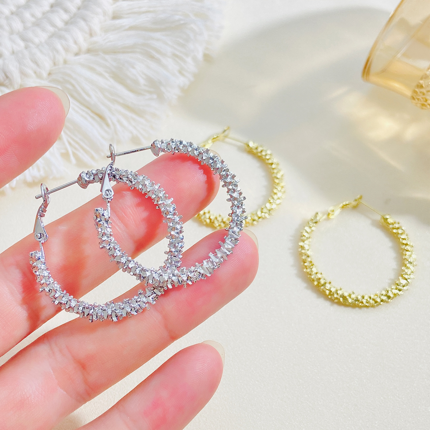 New best-selling earrings in Europe and America: simple, irregular, multi-pointed circular earrings, alloy electroplated, personalized and versatile stud earrings Specification drawing
