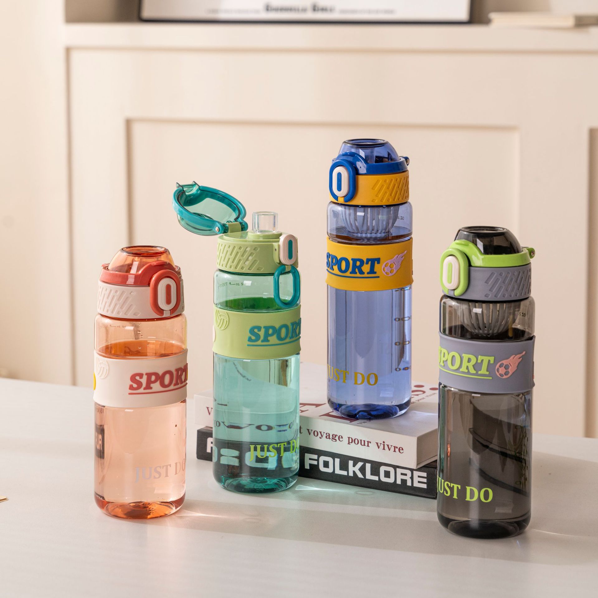 New high-appearation-level plastic space cup with a leather case, heat-insulating portable direct drinking cup, student sports water cup with a filter for fitness Application Scenario