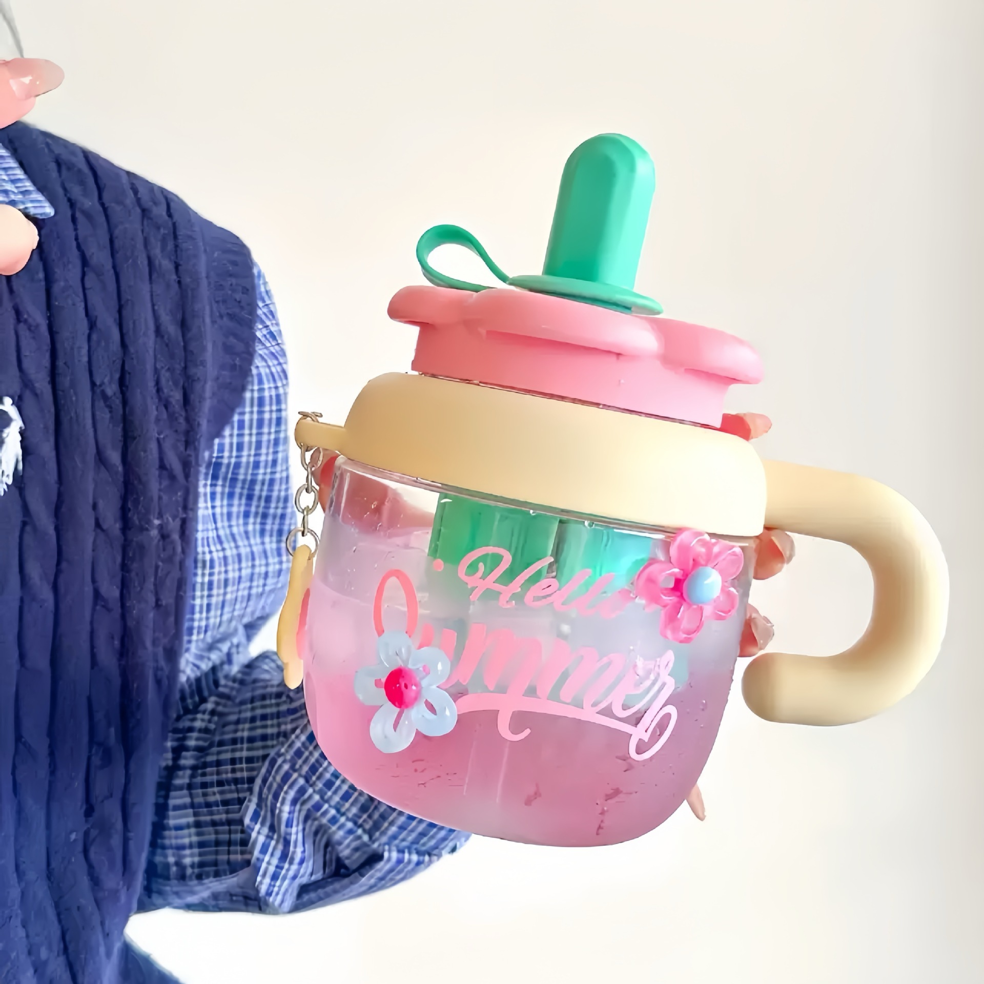 The new summer Flower Ice cup is a large-capacity, cute, big-bellied water cup with a portable handle and a plastic cup with a filter for making tea full figure