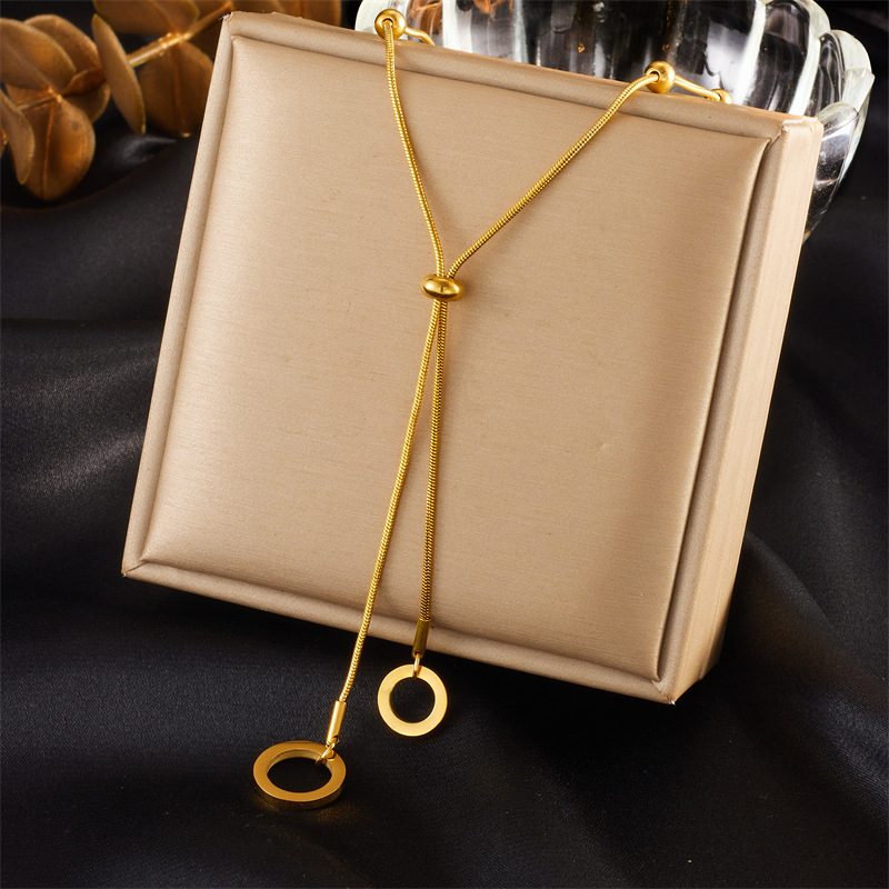 A new cross-border fashion, simple gold-plated stainless steel pull-out round feather figure-eight pendant necklace details Picture