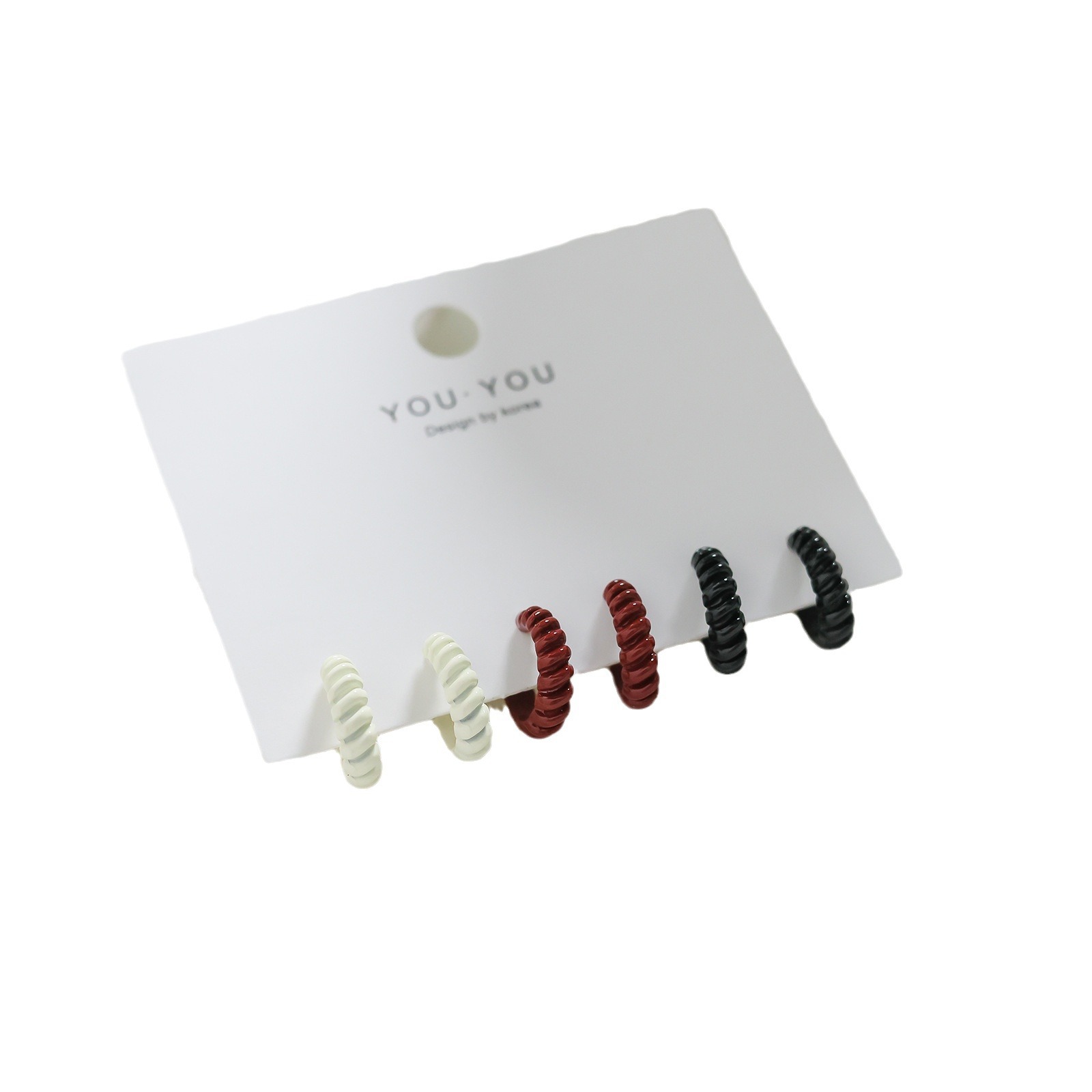 For the 2024 autumn and winter collection, the new Ankora red C-shaped ear rings, silver needles, elegant and versatile stud earrings, and simple ins earrings are available for wholesale Item Picture