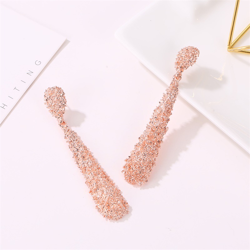 European and American exaggerated teardrop-shaped earrings for women, long embossed alloy matte stud earrings, cross-border fashionable earrings Specification drawing