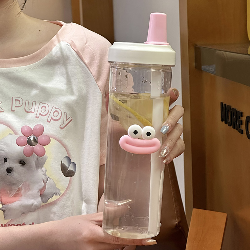 A new InS-style large-capacity solid color portable plastic straw water cup for both boys and girls Application Scenario