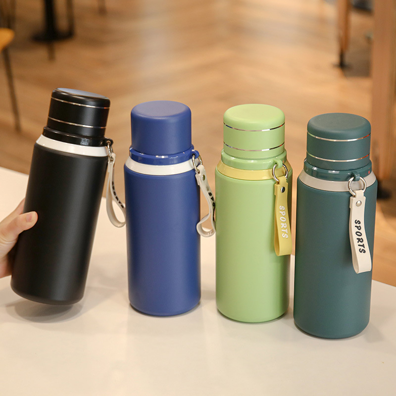 Simple double-lid insulated cup, portable outdoor tea-water separation brewing cup, large-capacity sports drinking cup gift Application Scenario