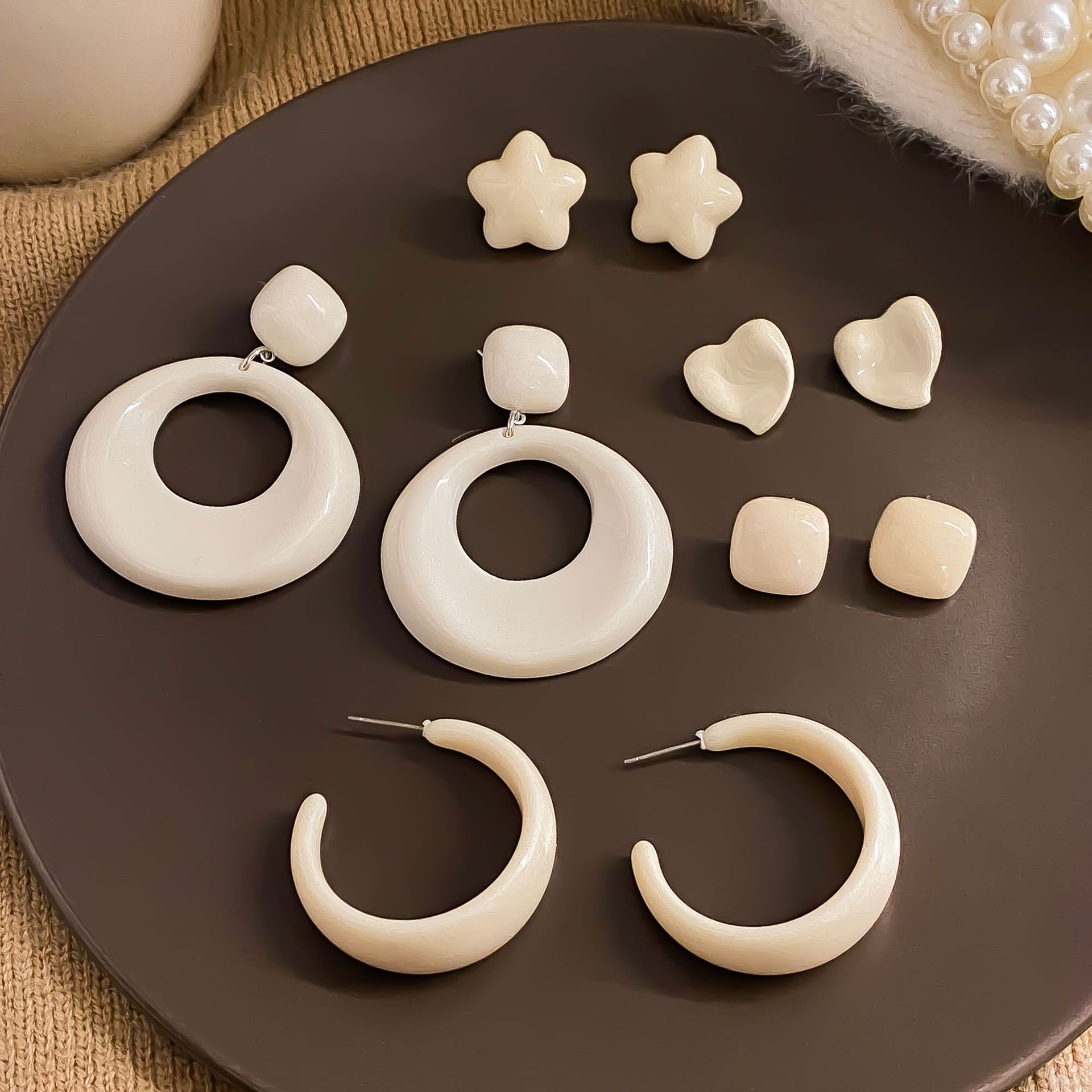 High-end cream-colored earrings, 2024 new irregular stud earrings, women's niche retro style, round face slimming earrings Application Scenario