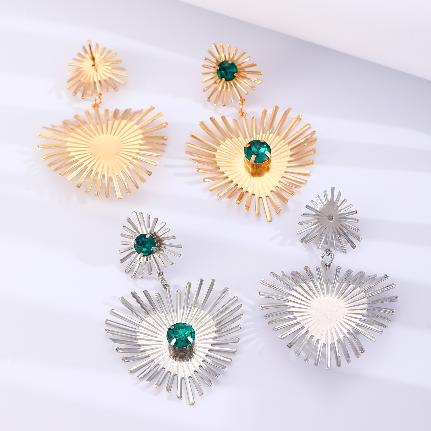 European and American exaggerated diamond-encrusted Bohemian sunflower heart-shaped stud earrings with a light luxury and high-end feel, cross-border earrings wholesale Application Scenario