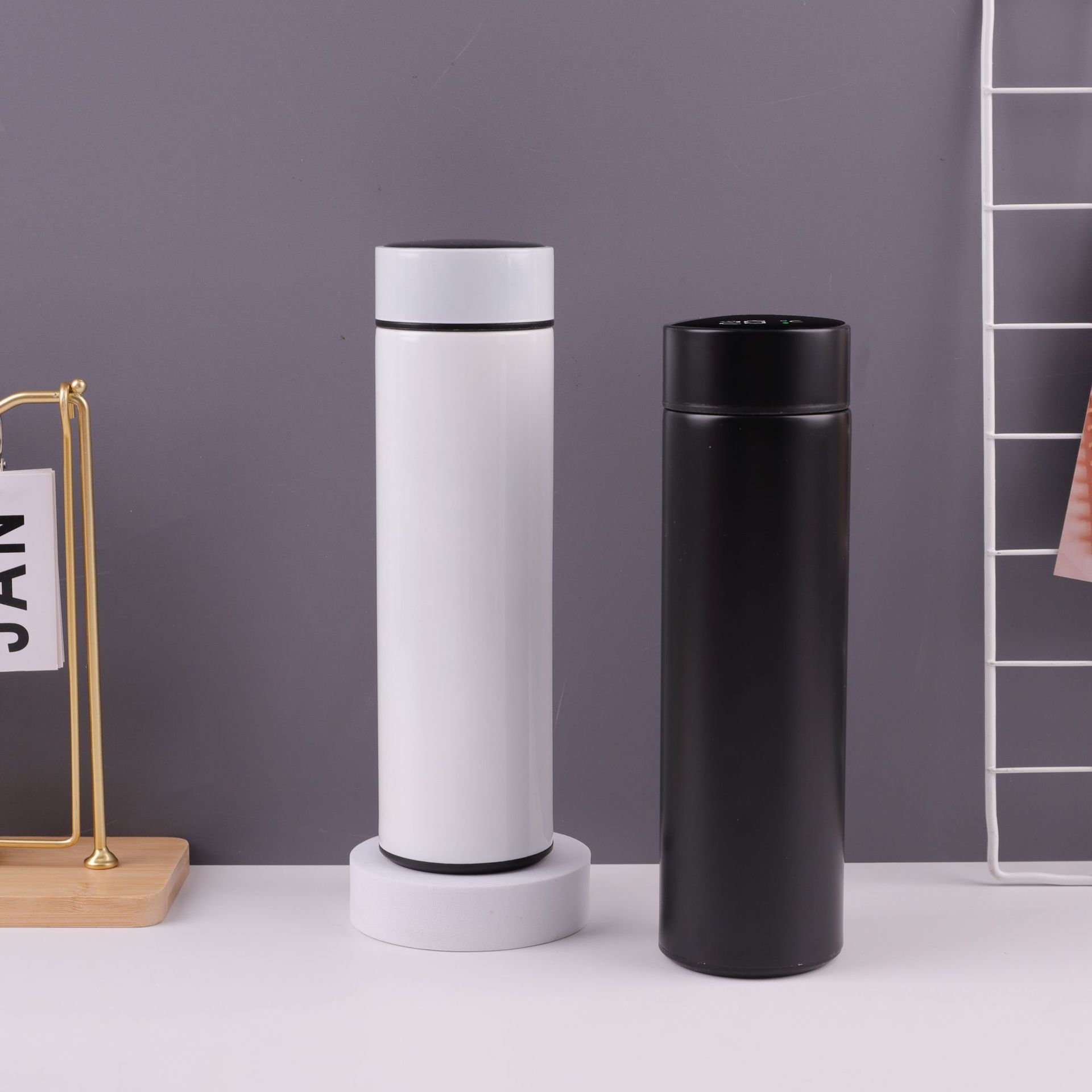 Touch display temperature 304 stainless steel insulated cup, car and household smart cup, portable temperature cup, business gift Application Scenario