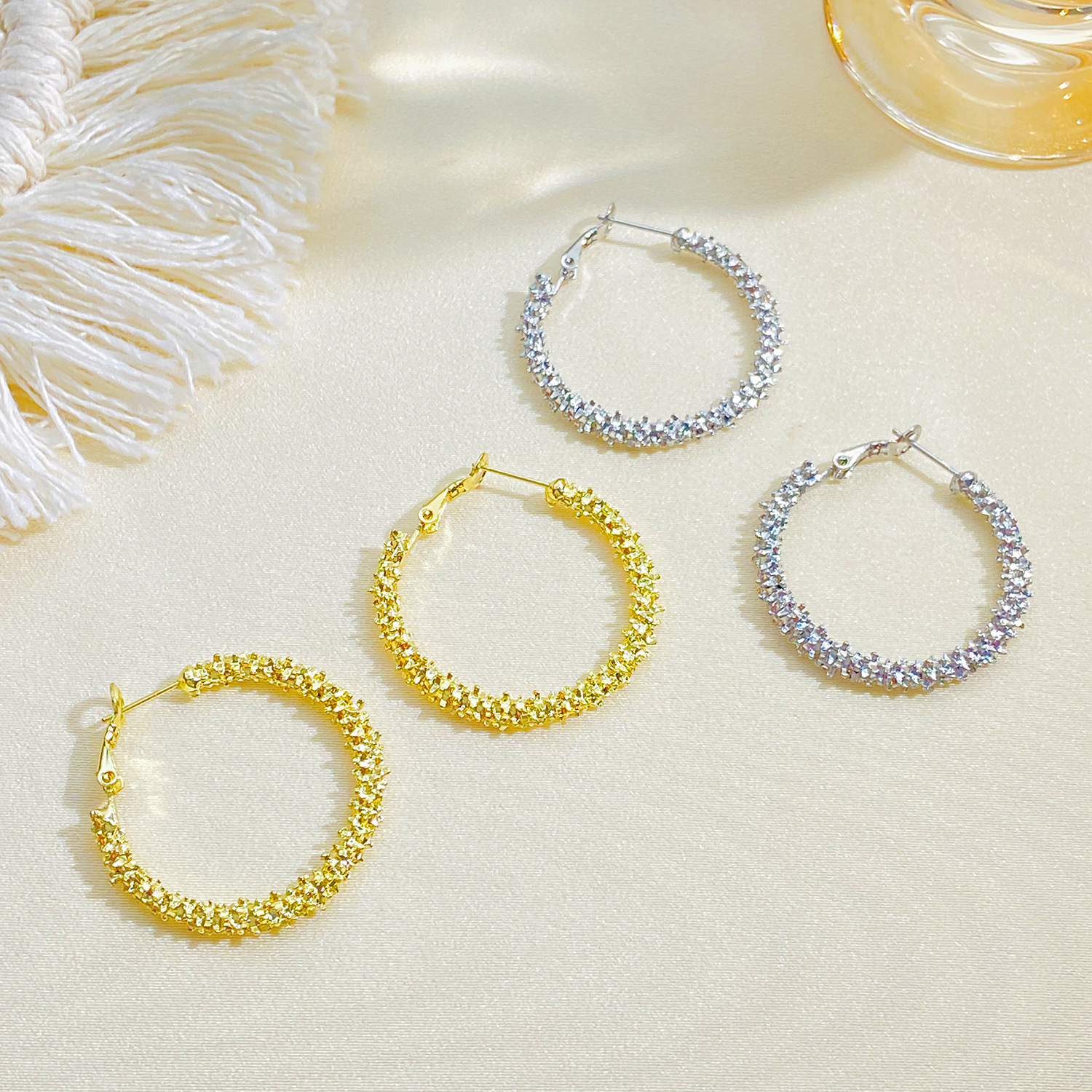 New best-selling earrings in Europe and America: simple, irregular, multi-pointed circular earrings, alloy electroplated, personalized and versatile stud earrings Application Scenario