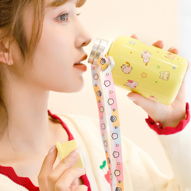 New creative cat-themed insulated cup with a crossbody strap, popular cartoon portable mini 304 stainless steel student water cup full figure