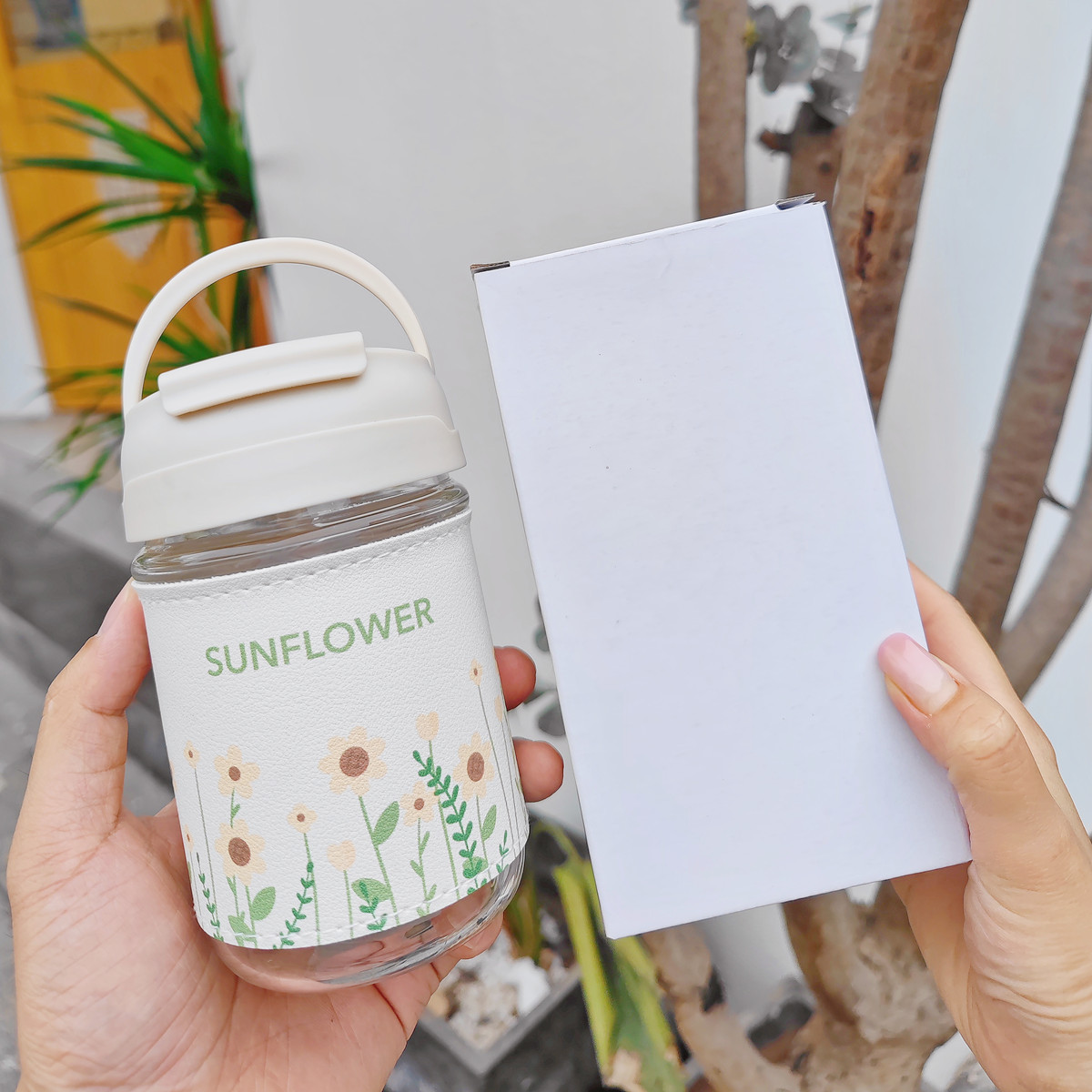 Fresh double-drinking glass cups, girls' artistic ins flower water cups, portable heat-insulating coffee cups for office and home use wholesale Application Scenario