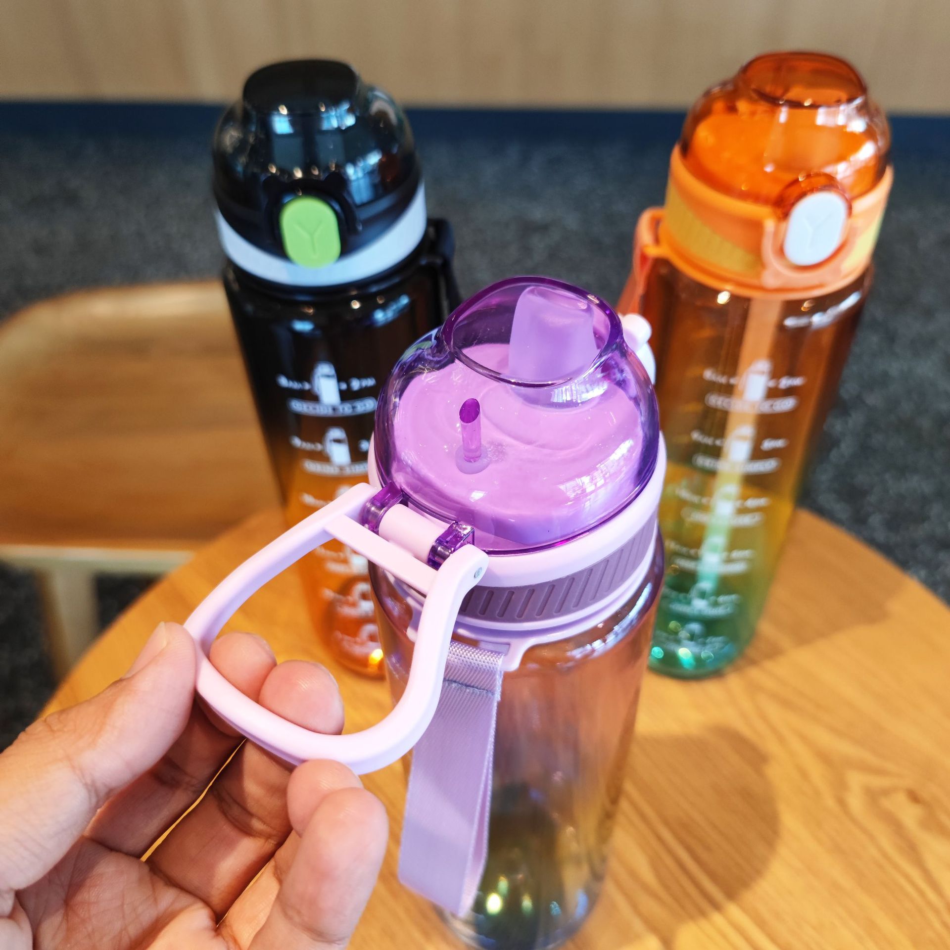 New transparent gradient duckbill cross-border plastic scale travel cup outdoor fitness sports straw space cup Application Scenario