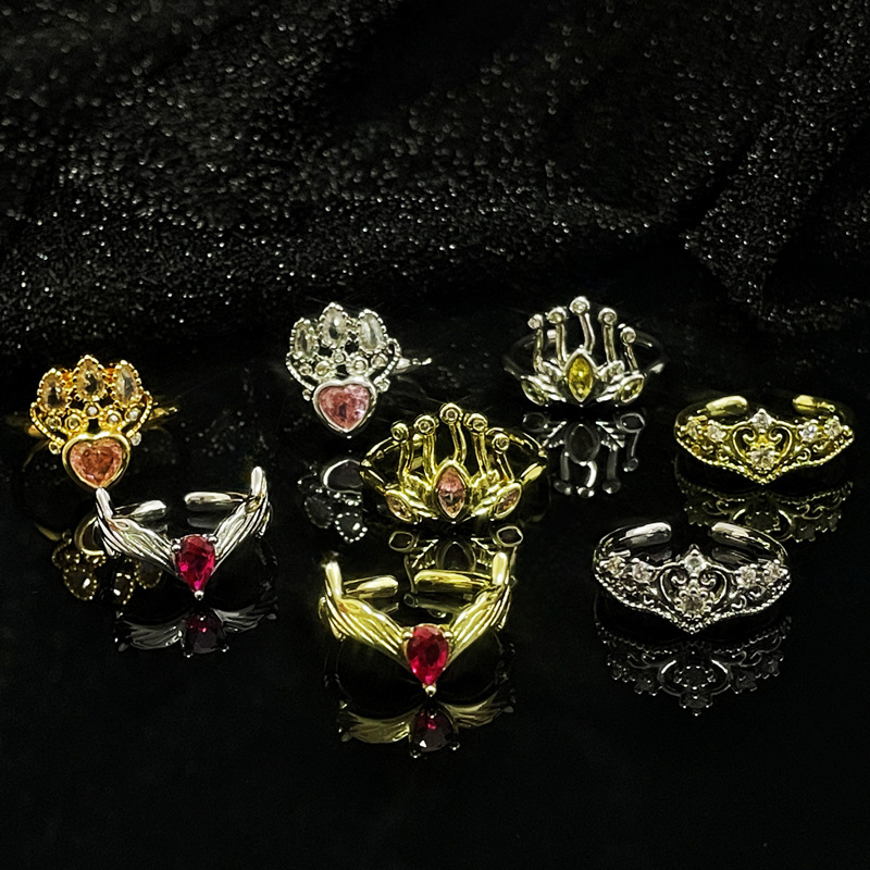 The retro French crown, with a cold and elegant style, has an open ring. It is a high-end design for women, fashionable, individual and versatile ring trend details Picture