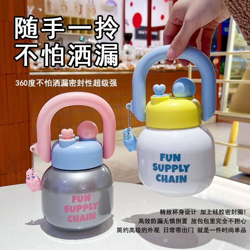 Large-belted plastic cups, double drinking cups, portable trendy teapots, large-capacity space cups, cute ton-ton buckets, gift cups full figure