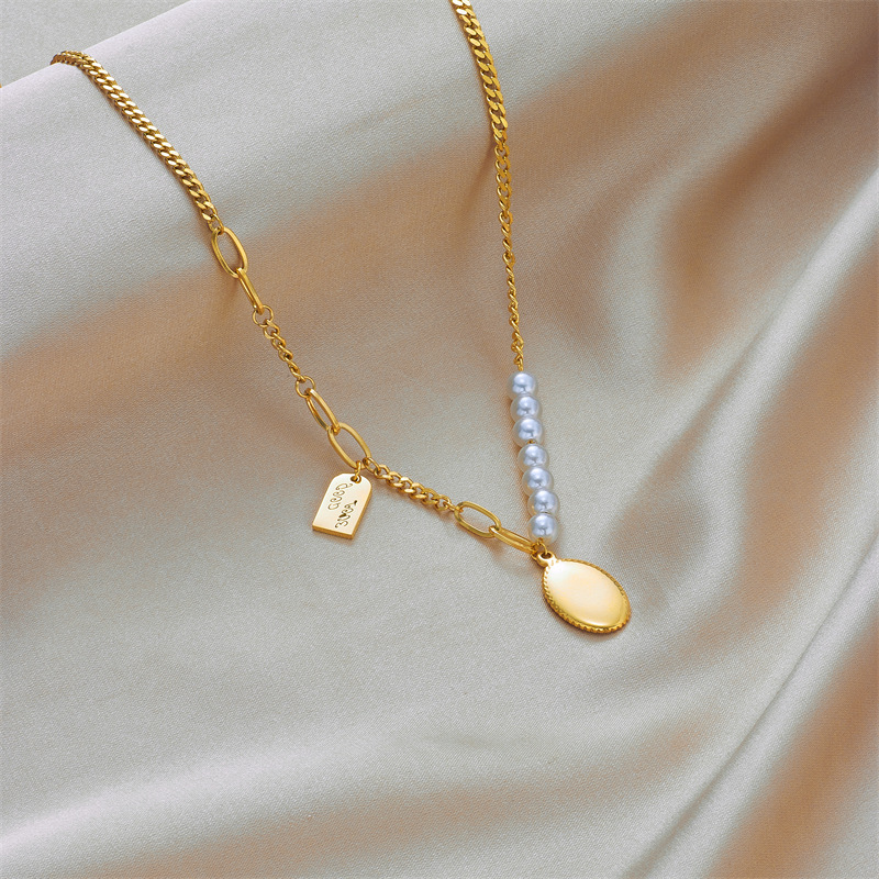 Metal spliced collarbone chain, elegant and high-end geometric pearl round plate, square pendant, irregular design sense necklace details Picture