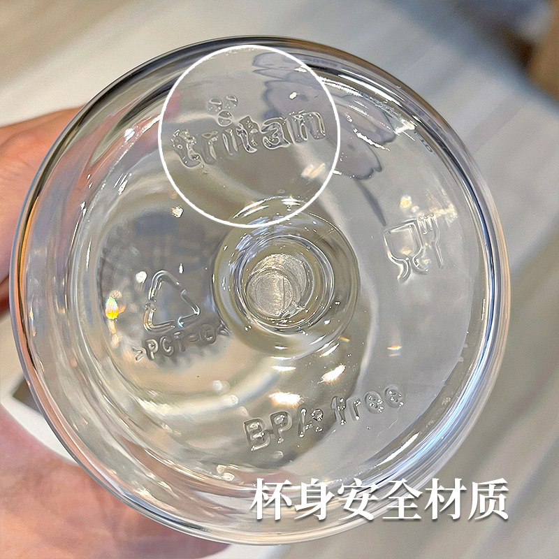Sanrio authorized water cup, high appearance level, girls' handle plastic cup, children's large-capacity direct drinking cup, convenient portable cup Application Scenario