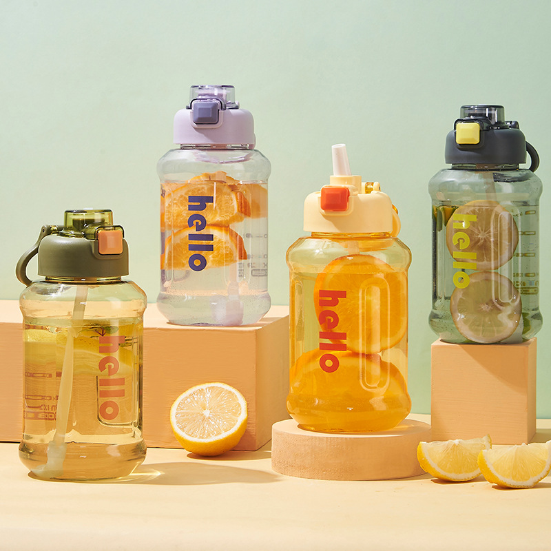Cute men and women straw cups, portable space cups, large-capacity leak-proof plastic cups, waterbottle full figure