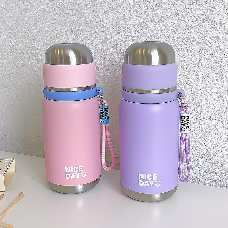 The Naisi insulated cup features a sturdy silk-screened body and a portable ring. It is a 316 stainless steel drinking cup with a tea strainer design details Picture