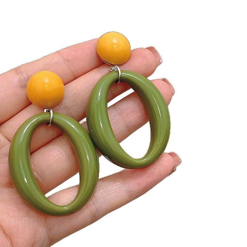 Retro Hong Kong-style earrings, a niche design for women, new 2025 trendy bestsellers, a high-end look that accentuates the face, small earrings and earrings Item Picture