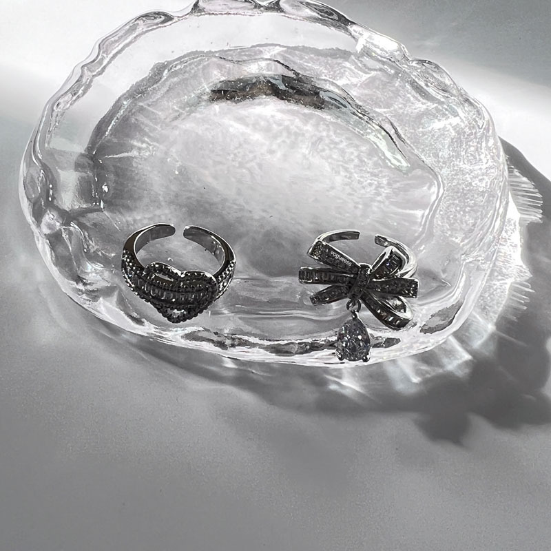 A new, light luxury and high-end open-mouth ring with a niche design sense, a fashionable and individual index ring for women on Instagram, showing a cold trend Application Scenario