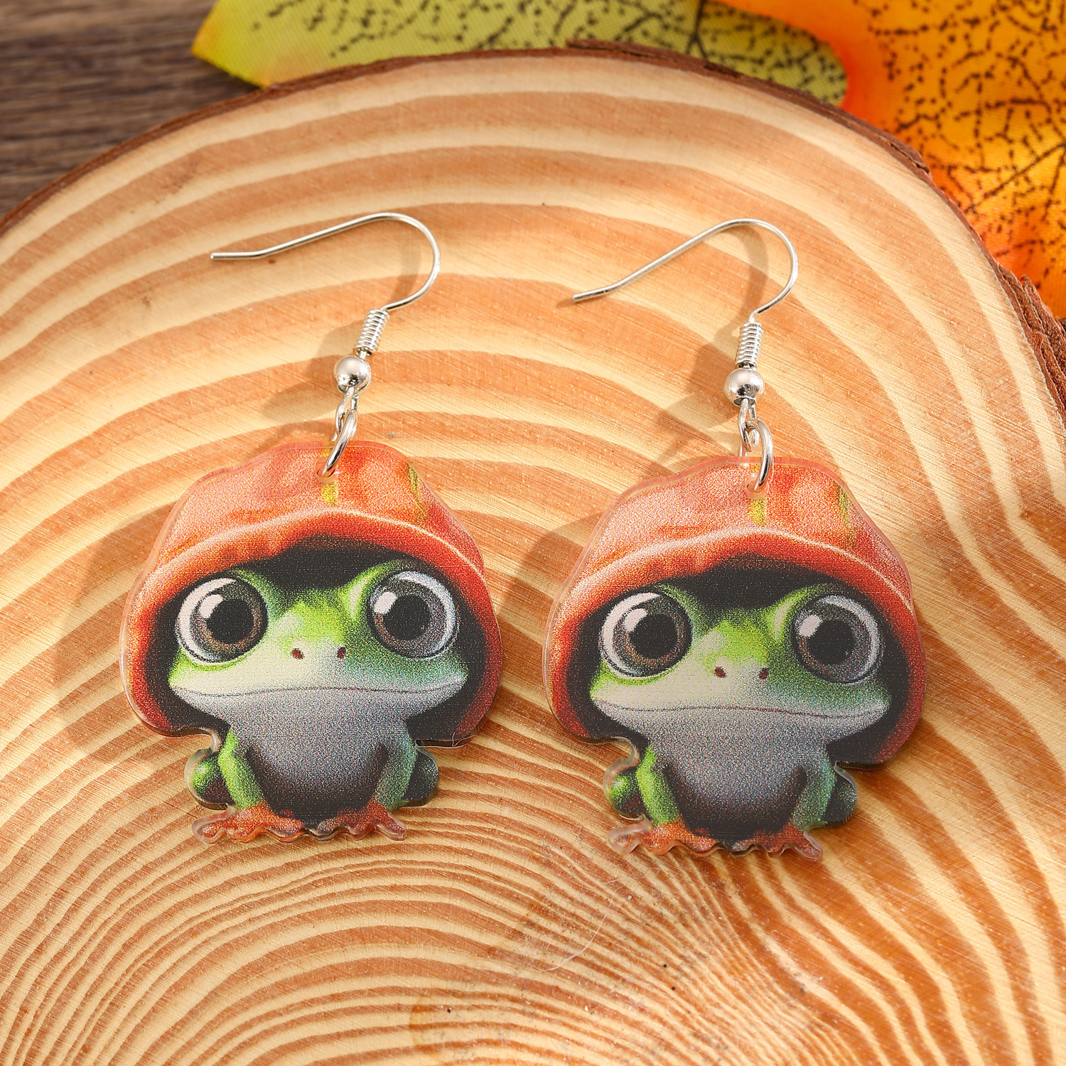 European and American cross-border cute and distinctive colorful frog earrings, tree frog earrings for women wearing hats, acrylic earrings and accessories Application Scenario