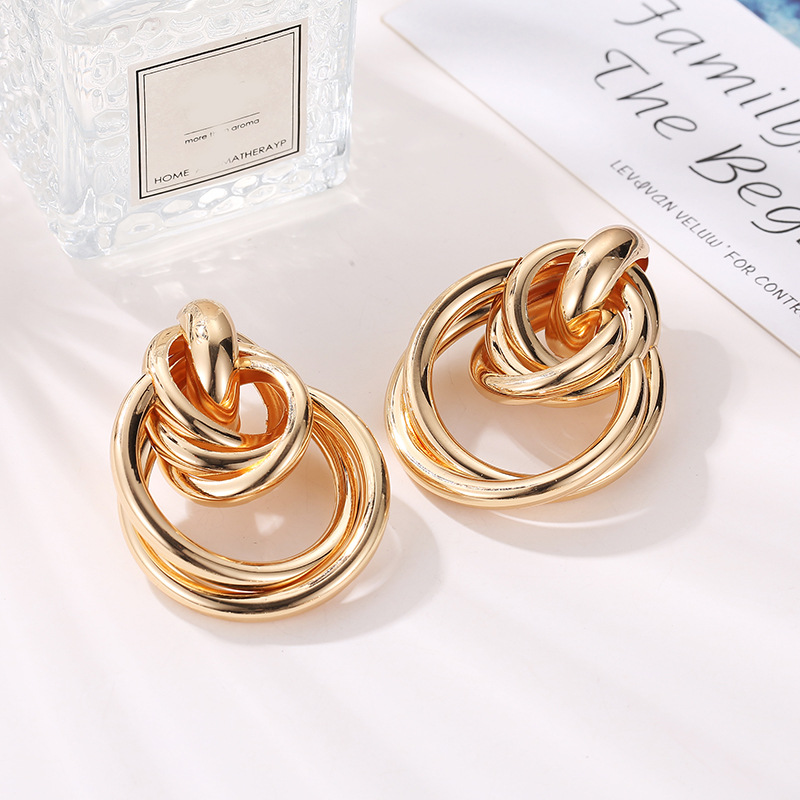 New European and American fashion exaggerated circle stud earrings, punk style geometric earrings, cross-border supply of metal earrings wholesale Application Scenario
